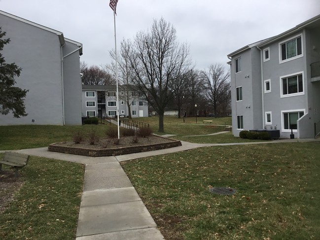 Building Photo - Apple Tree Gardens Apartments