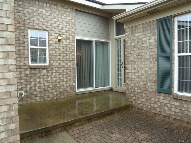 Building Photo - 49765 Hidden Valley Dr