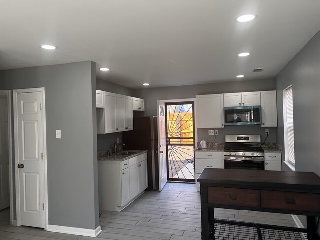 Building Photo - 317 N Manassas St