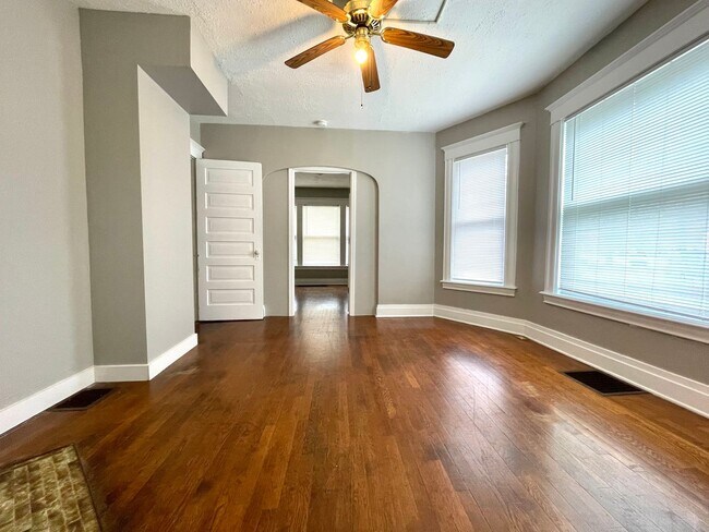 Foto del edificio - 815 W Walnut St