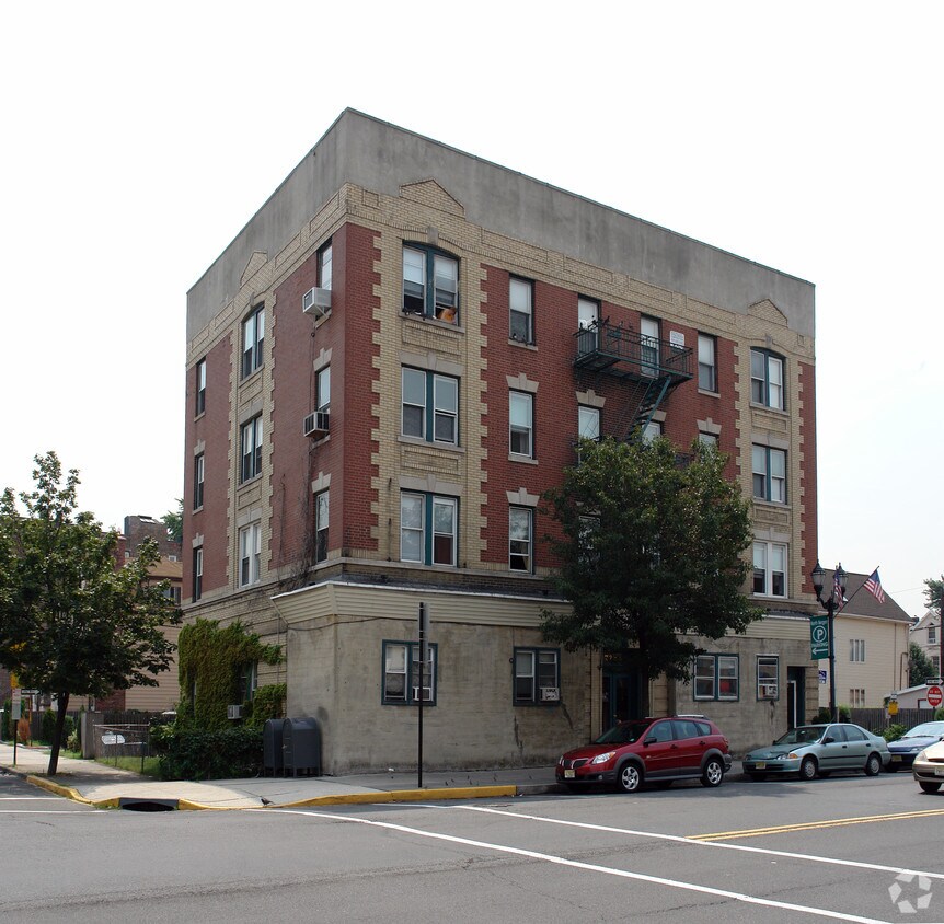 Primary Photo - 7222 Broadway