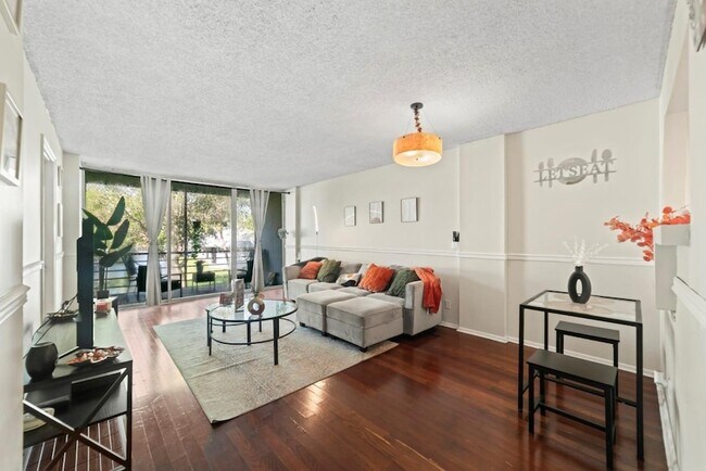 Foto del edificio - 113 Royal Pk Dr