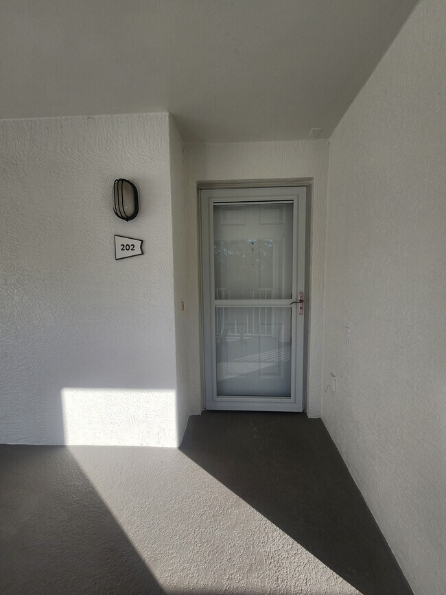 Foto del edificio - 965 Tarpon Cove Dr