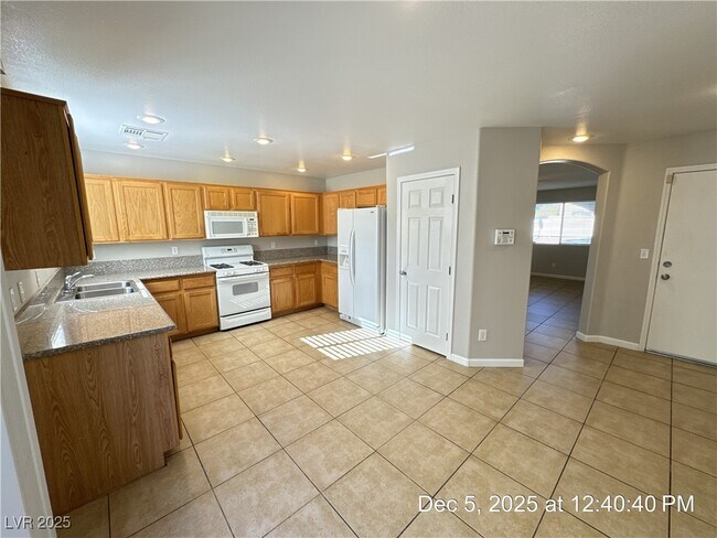 Foto del edificio - 75 Aldarra Canyon Ave