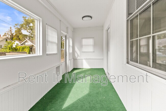 Foto del edificio - 3042 Cottage Grove Ave