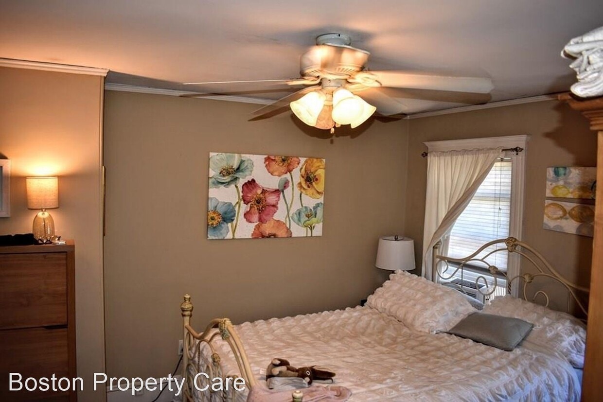 Building Photo - 2 br, 1 bath House - 105 - 107 Goddard St #3