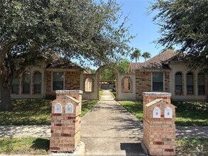 Building Photo - 1901 W Western Dr
