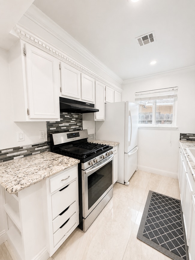 Building Photo - 55+ Community in Bay Village!
