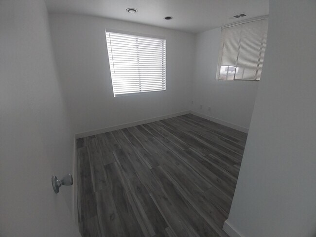 Dormitorio 2 - 1150 Granville Ave