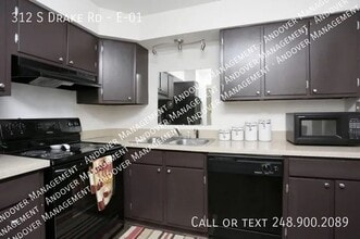 Building Photo - 312 S Drake Rd