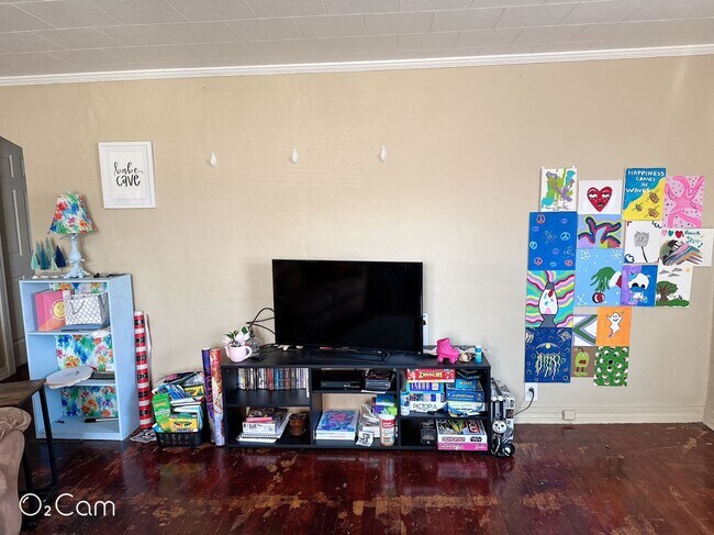 Living room 2 - 2320 W Euclid Ave