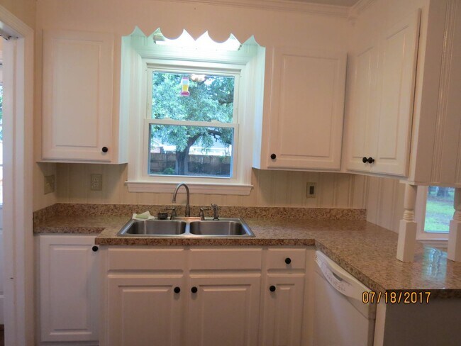 Building Photo - Alice Drive Area-3 Bedroom, 1 Bathroom
