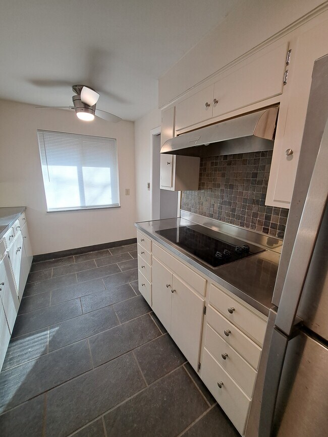 Foto del edificio - 2883 Charing Rd