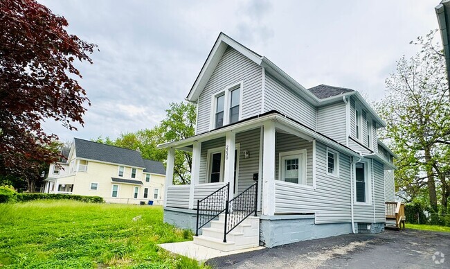 Building Photo - 2230 E 90th St
