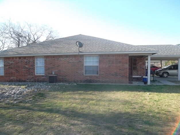 Building Photo - 502-606 N Sewell Dr