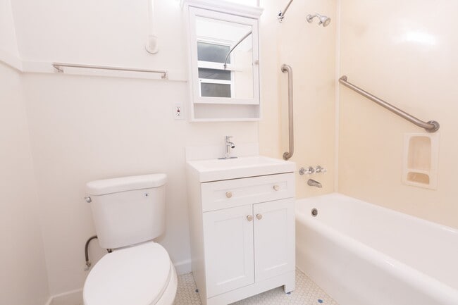 Building Photo - 695 35th Ave