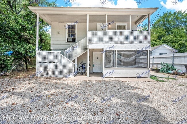 Building Photo - 2 br, 1 bath House - 821 Bond St. #B