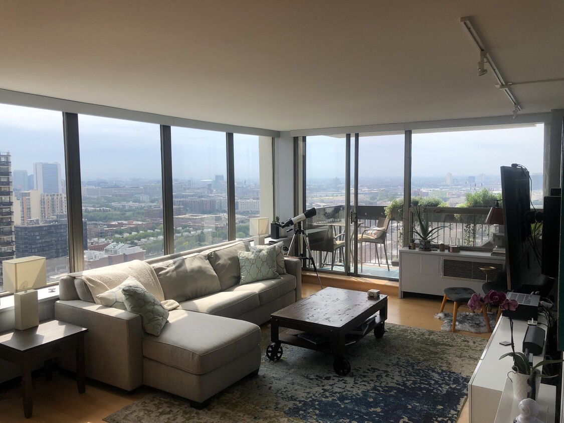 Foto principal - 1455 N Sandburg Ter