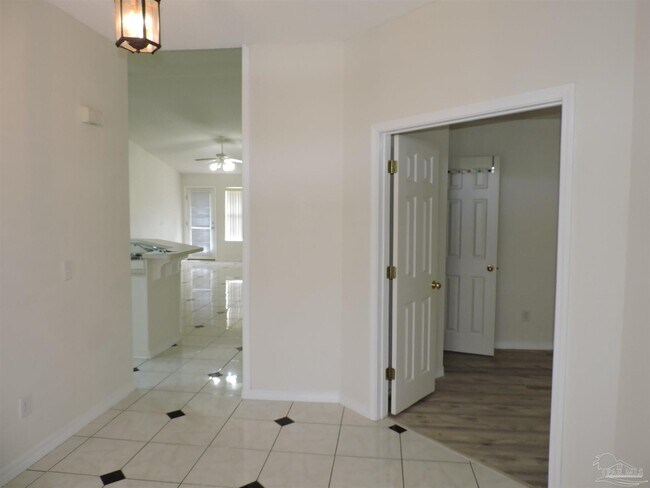 Foto del edificio - 1781 Silas Cir