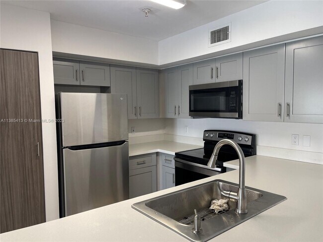Foto del edificio - 2173 Renaissance Blvd