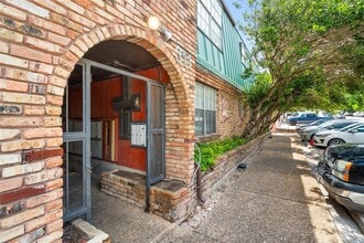 Building Photo - 311 E 31st St