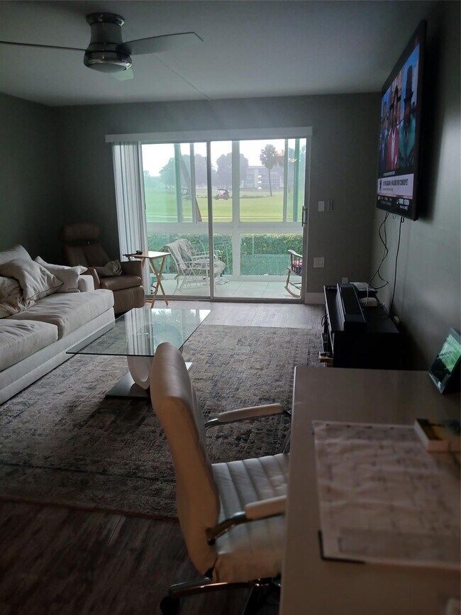 Building Photo - 3004 Portofino Isle