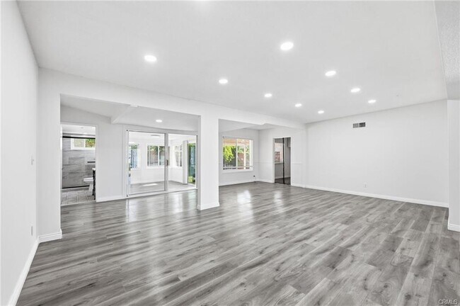 Foto del edificio - 10418 Gothic Ave