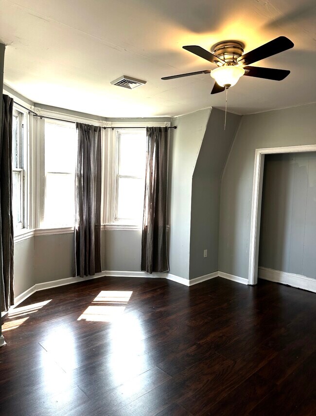 Dormitorio delantero - 4909 Cedar Ave
