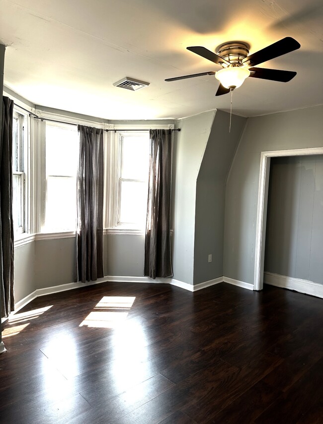 Front bedroom - 4909 Cedar Ave