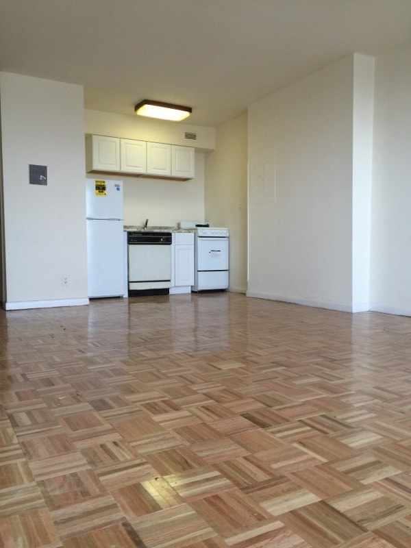 Primary Photo - 1590 Anderson Ave