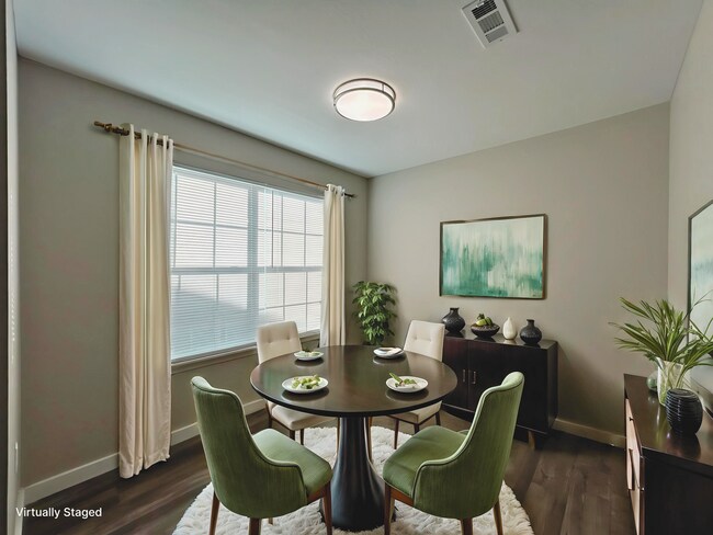 Foto del edificio - Duplex with Garage - Minutes from Downtown...