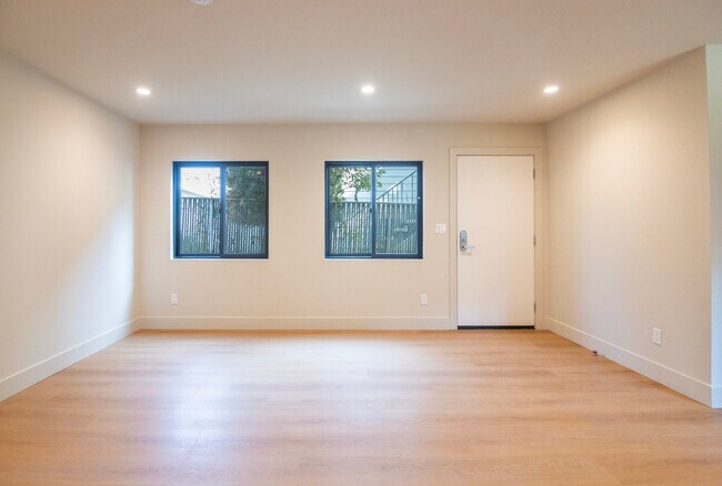 Foto del edificio - 4541 1/2 Melbourne Ave