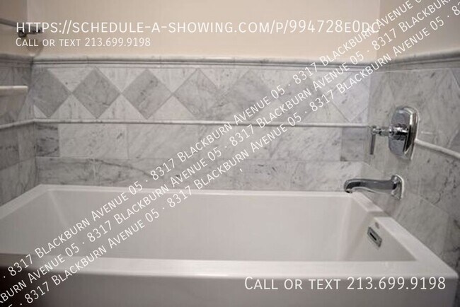 Foto del edificio - 8317 Blackburn Ave