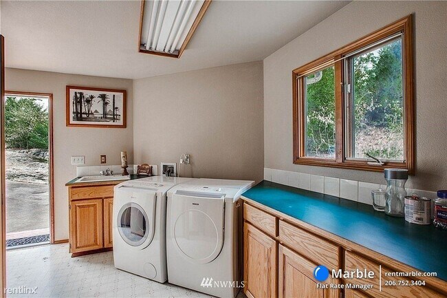 Building Photo - 3 br, 2 bath House - 23725 SE Black Nugget Rd