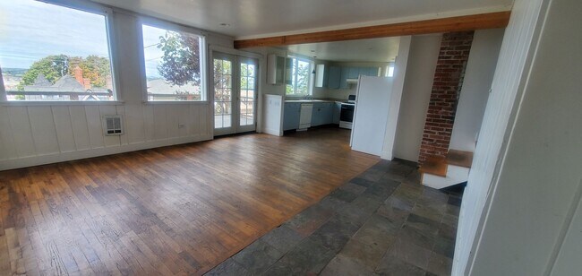 Building Photo - 1015 High St