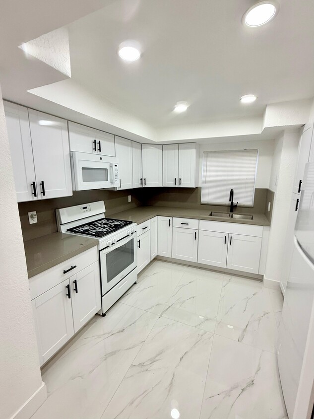 Primary Photo - 10985 SW 70th Ter