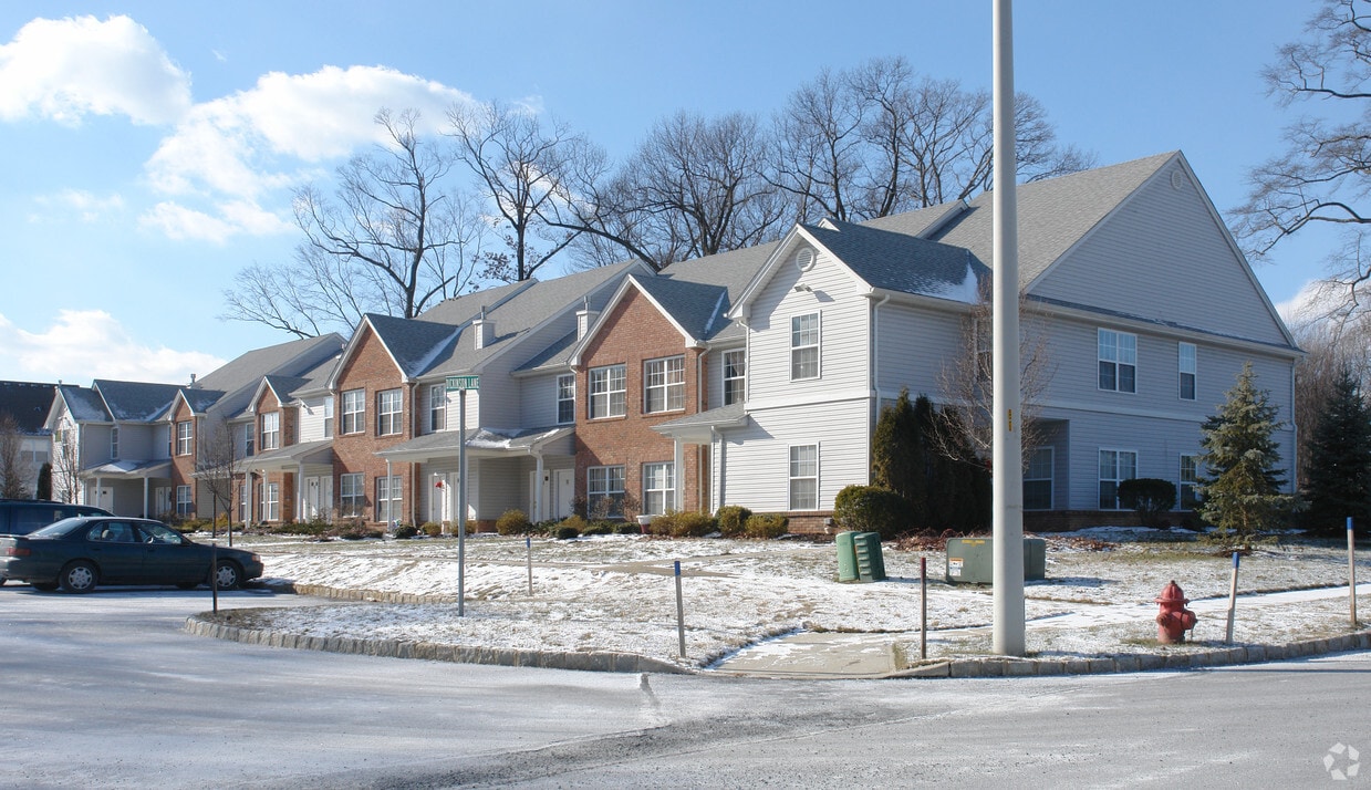 Building Photo - 1-16 Dickenson Ln