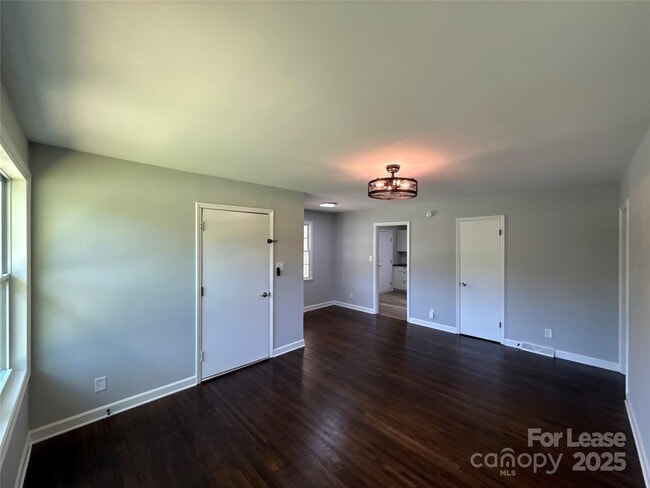 Building Photo - 5320 Dolphin Ln