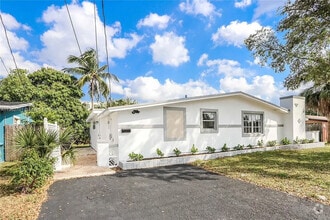Building Photo - 4421 NW 34th Ct