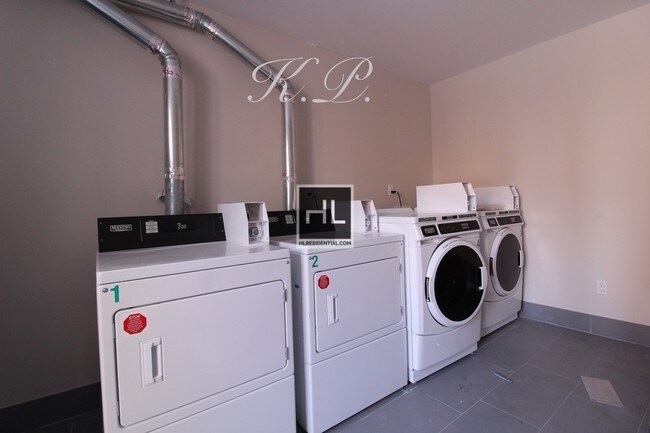 Foto del edificio - ROCKAWAY AVENUE