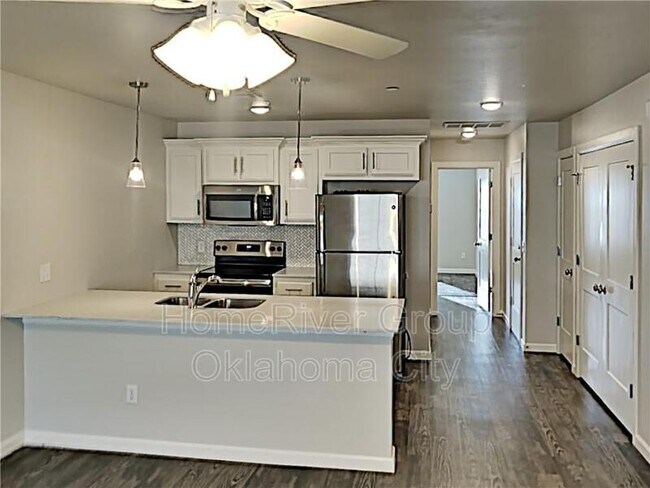 Building Photo - 408 Vail Cir
