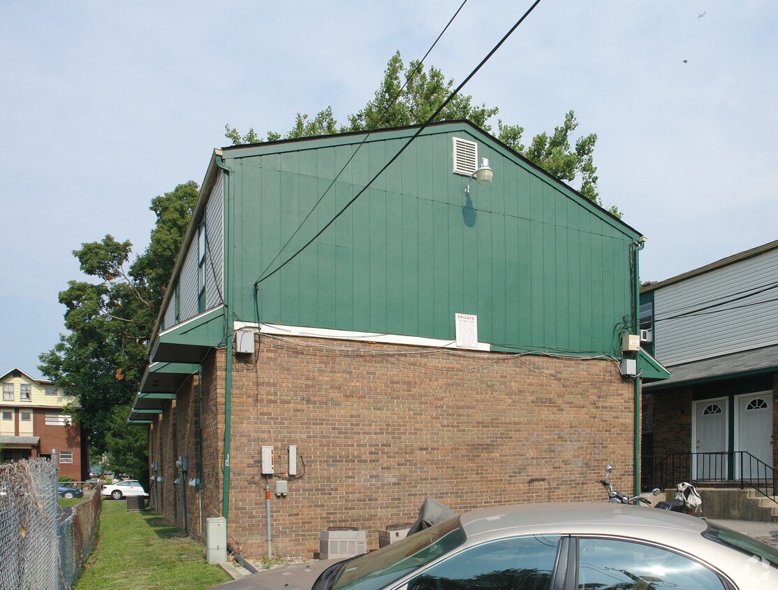 Building Photo - 1448 Highland St
