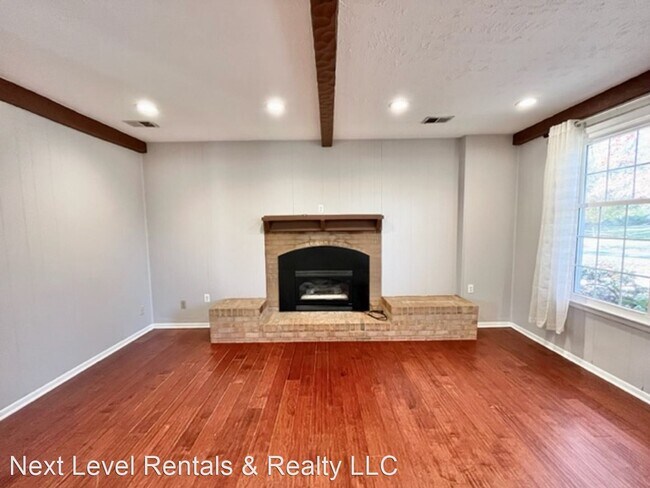 Building Photo - 4 br, 2.5 bath House - 12003 Titian Way