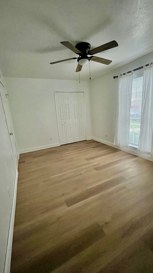 Foto del edificio - 5540 N Colony Blvd
