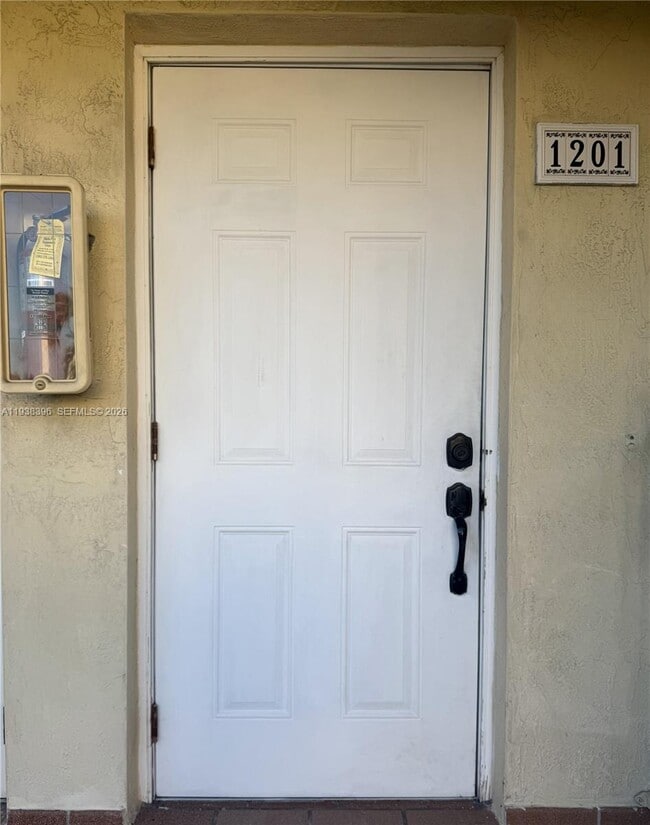 Foto del edificio - 10101 W Okeechobee Rd