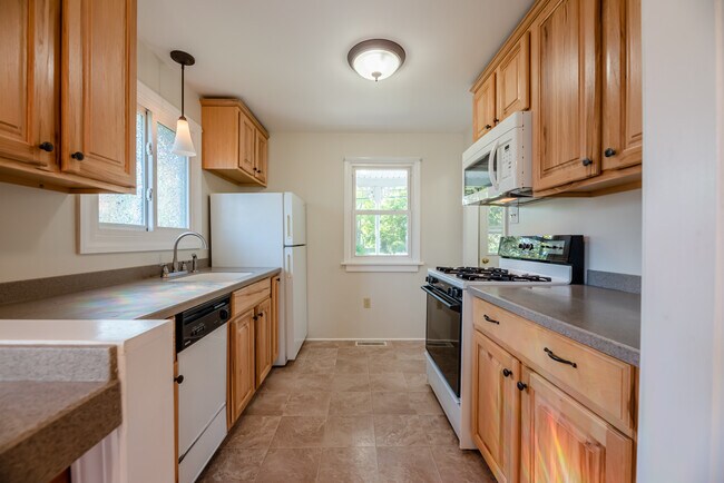 Building Photo - 202 River Meadow Dr