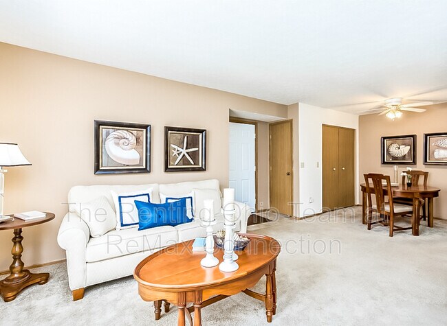 Foto del edificio - 3325 Bear Pointe Cir