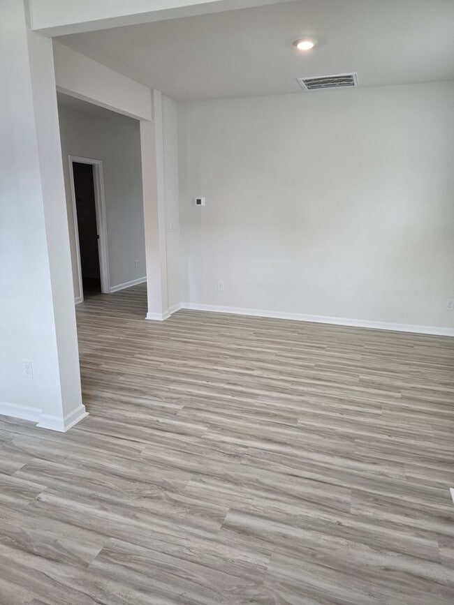 Building Photo - Elegant Home Located in Secrest Commons in...