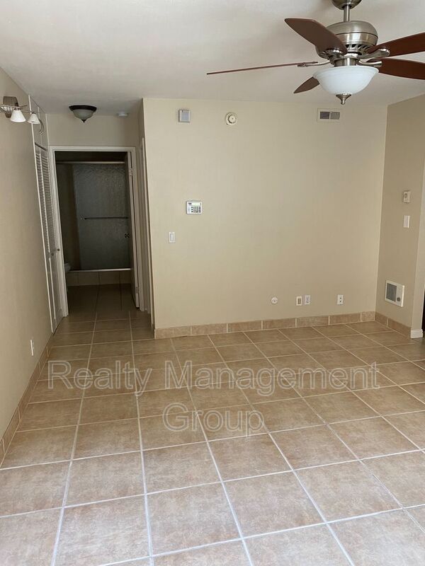 Foto del edificio - 6902 Mission Gorge Rd