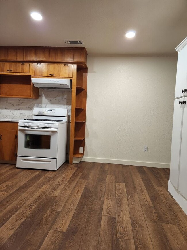 Foto del edificio - 1827 S Fredonia St